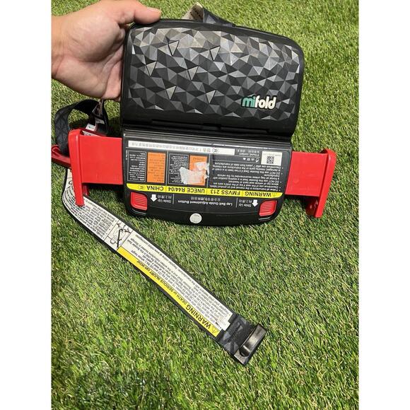 Mifold Grab-And-Go Compact Car Booster Portable Seat, 40-100 Lbs, Travel Seat - Picture 2 of 4